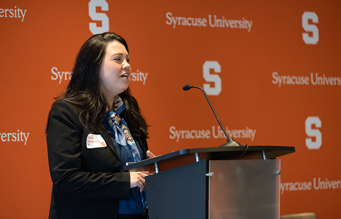 Alexis Greenberg '03 introduces her father